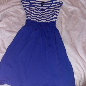 Very nice and comfy very nice for a picnic. Plss buy